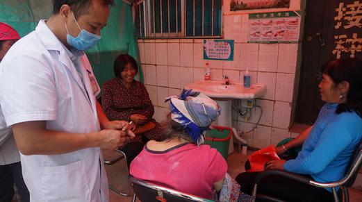 為群眾創(chuàng)造了不出家門(mén)享受中醫(yī)藥服務(wù)的機(jī)會(huì),通過(guò)健康咨詢,健康教育