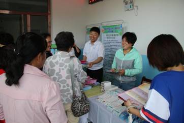 土右旗開展“關愛婦幼健康、確保母嬰平安”宣傳服務活動，提供健康咨詢服務